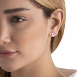 گوشواره لیزری میخی گل 5 برگ طلا E021