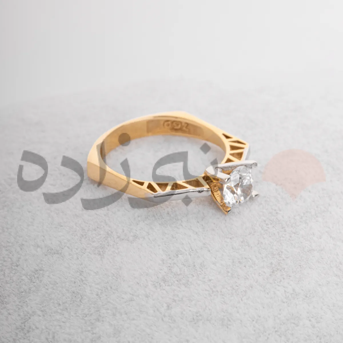 انگشتر سولیتر چند ضلعی طلا R020