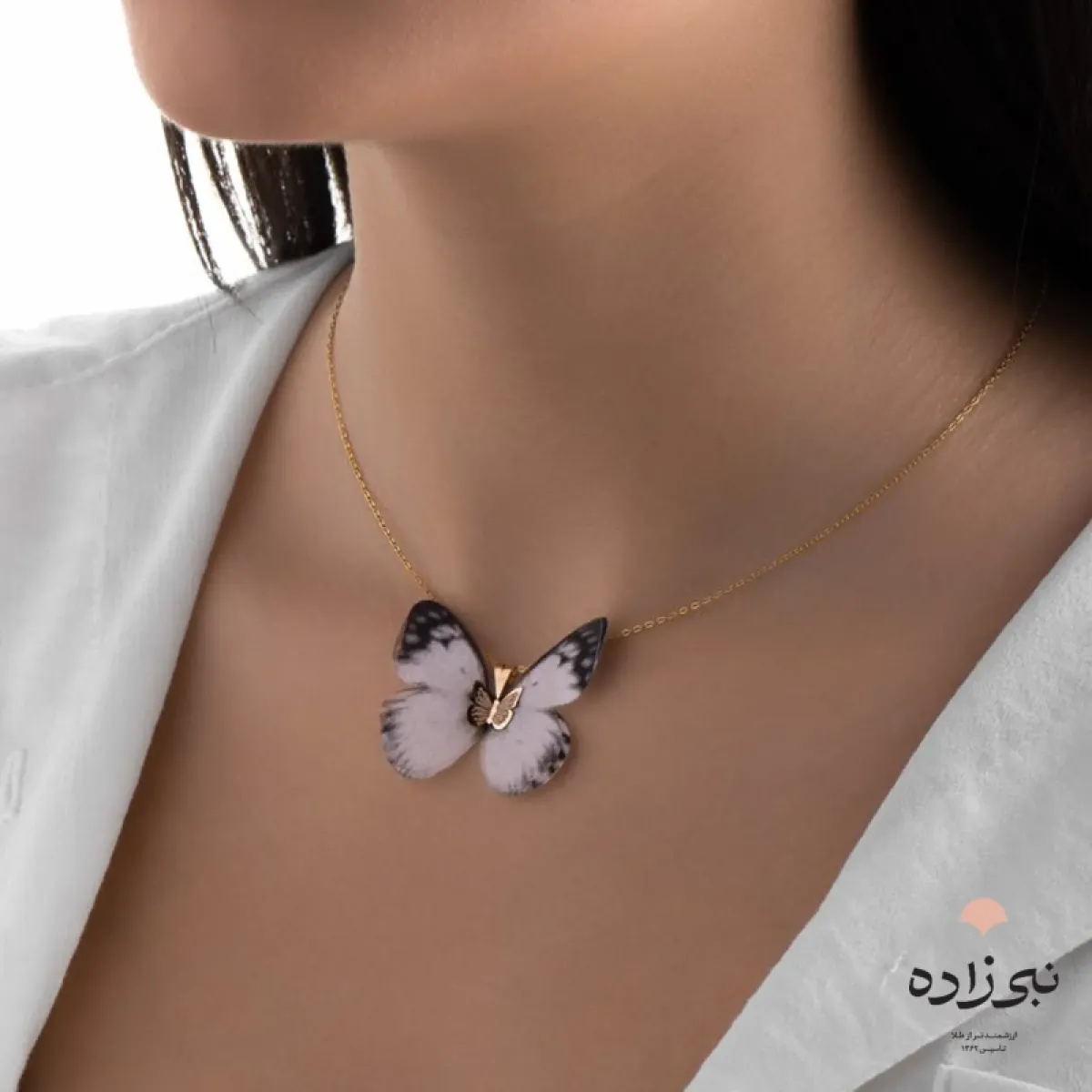 پلاک پروانه پارچه ای سفید طلا C045