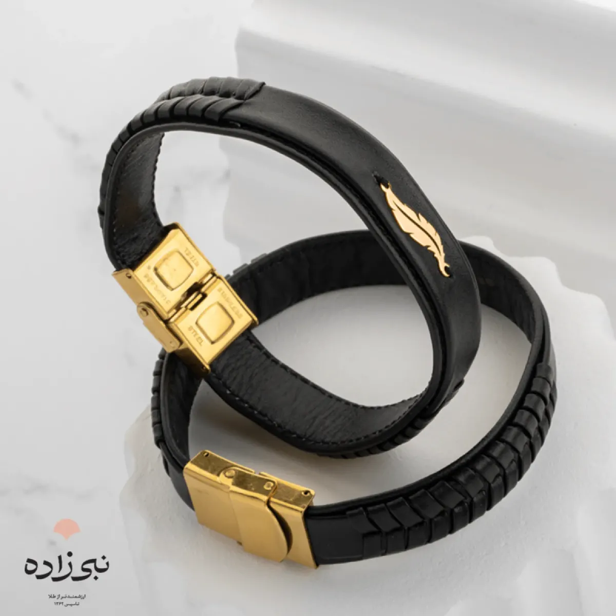دستبند چرم پر طلا B051