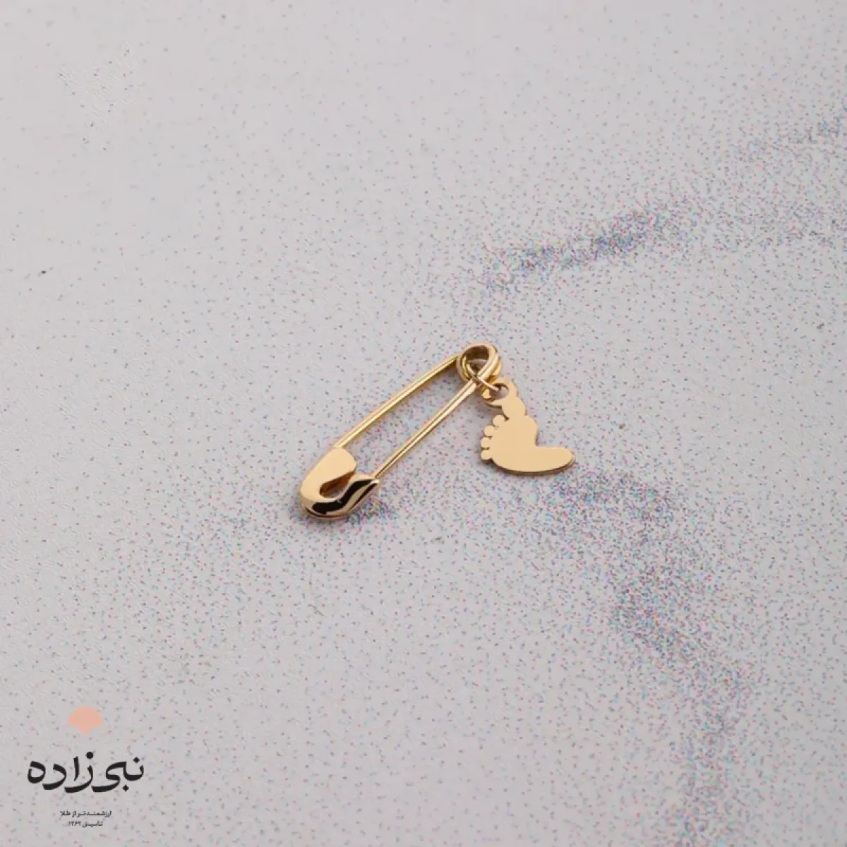 سنجاق سینه کودک رد پا طلا P004
