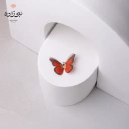 پلاک پروانه پارچه ای قرمز C156