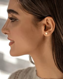 گوشواره لیزری میخی مربع تو پر E084